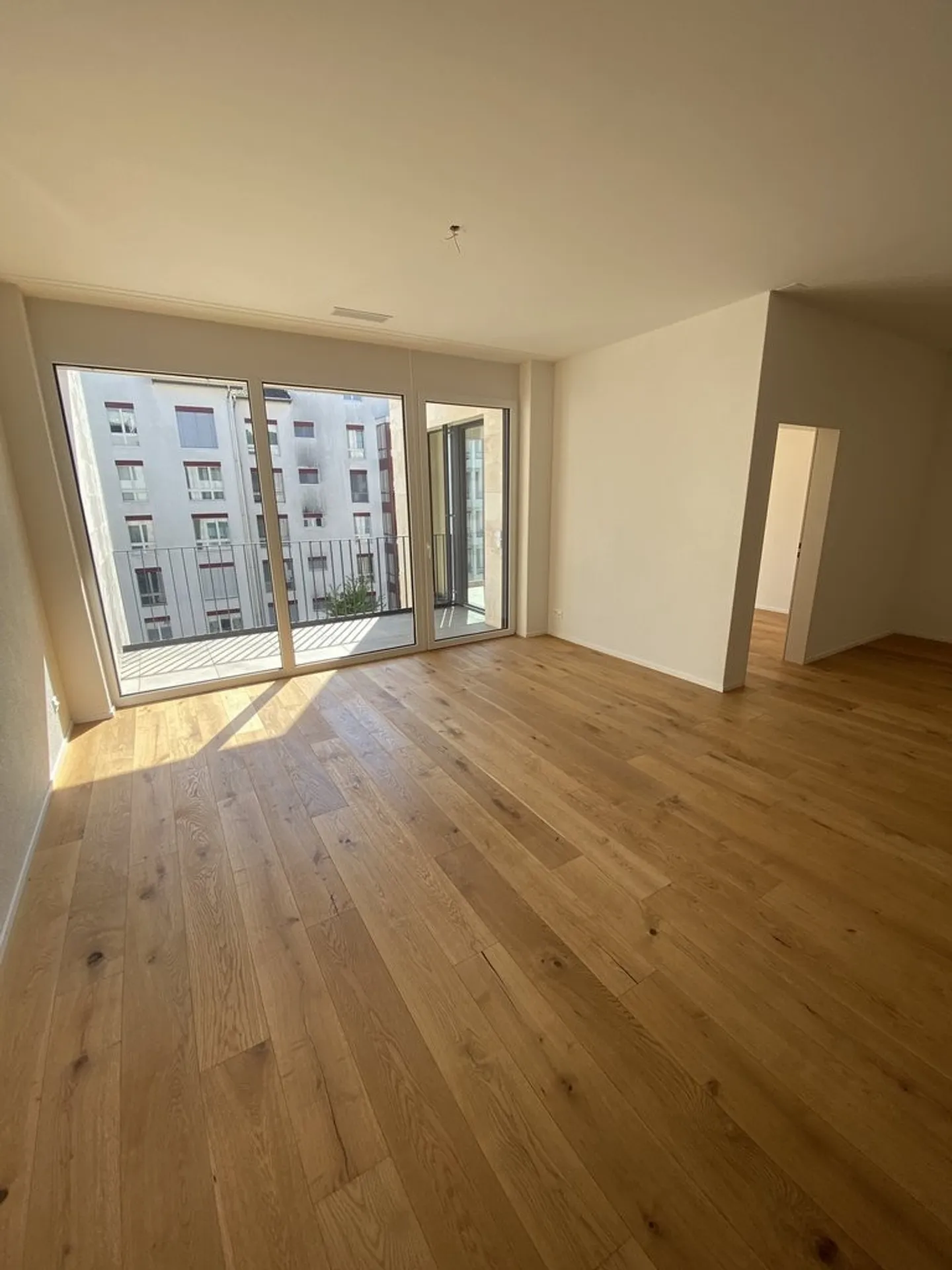 Modernes 2.5-Zimmer-Apartment - Foto 2 von 7