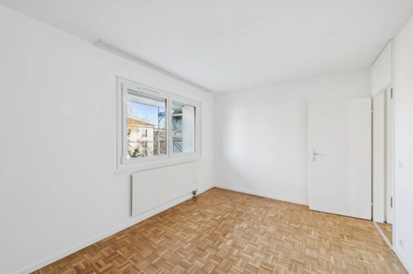 Renovated 2.5 room apartments available for rent - Photo 7 of 9