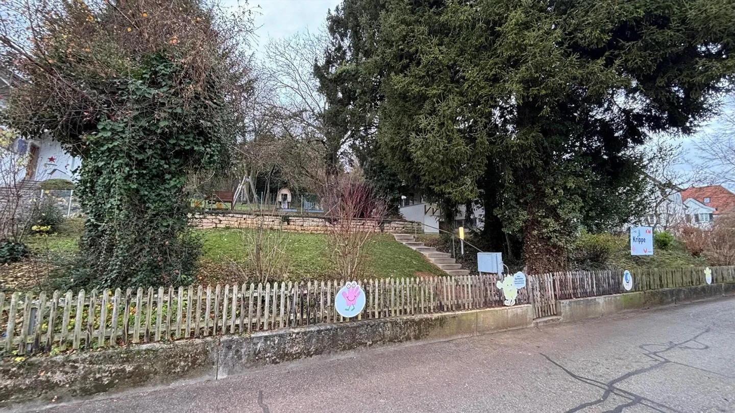 Maison individuelle de 10 pièces avec grand jardin et réserves d'utilisation - Photo 3 sur 29