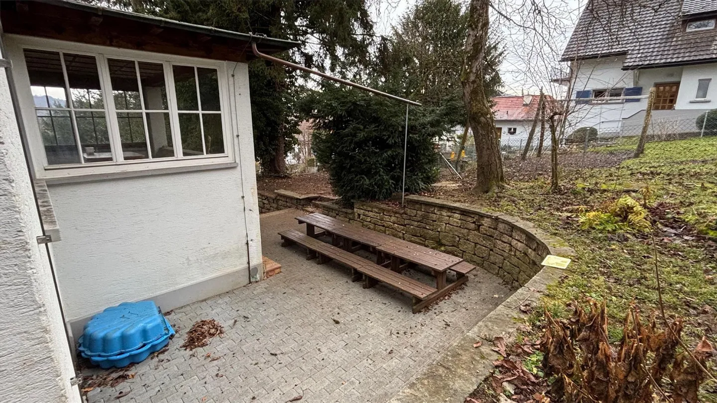 Maison individuelle de 10 pièces avec grand jardin et réserves d'utilisation - Photo 7 sur 29