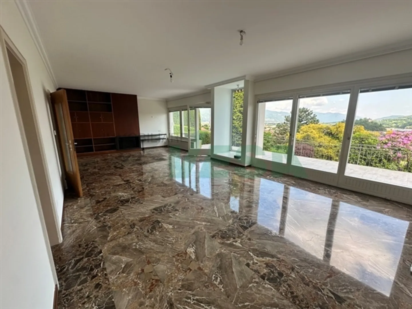 «Charmante Villa mit harmonischen und modernen Linien, umgeben von Weinbergen» - Foto 2 von 13