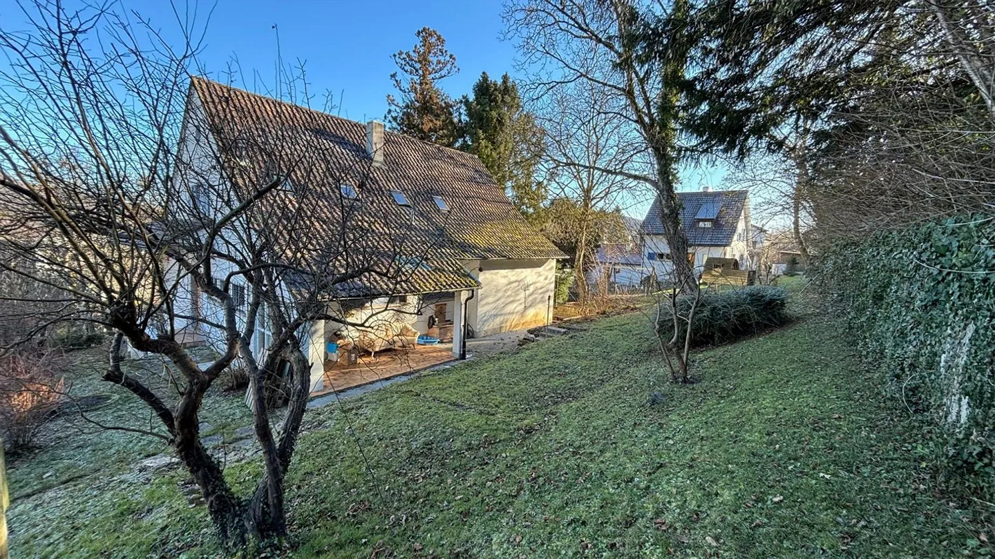 Maison individuelle de 10 pièces avec grand jardin et réserves d'utilisation - Photo 5 sur 29