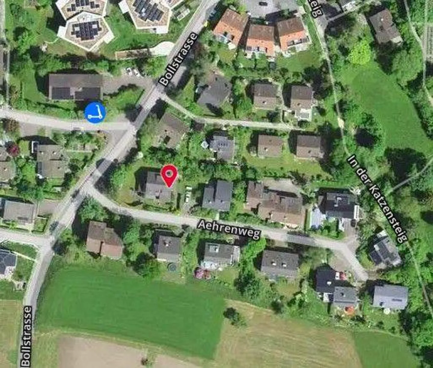 Casa unifamiliare con appartamento separato e garage - Foto 3 di 13