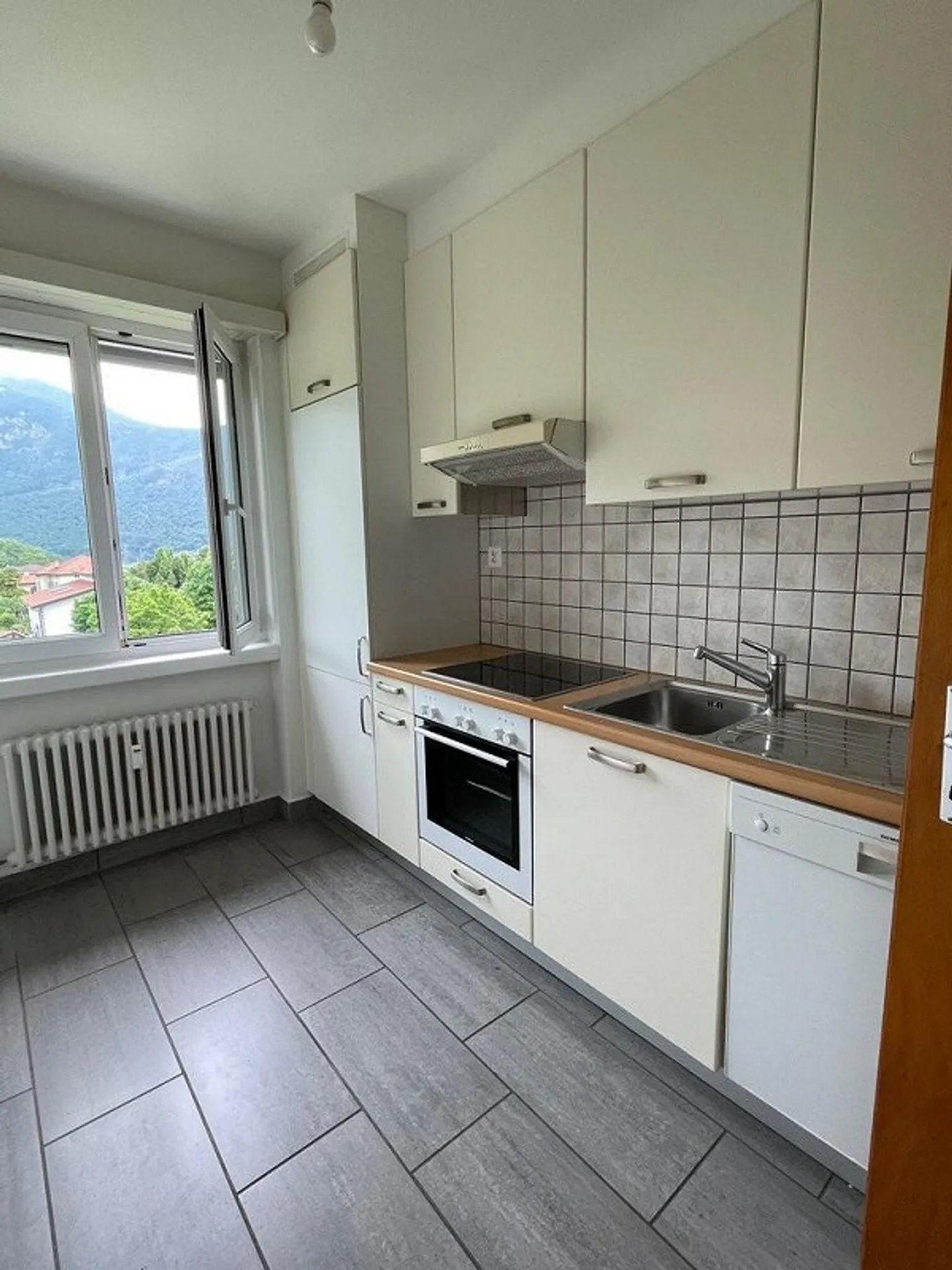 Spacious 4.5 Room Apartment Bright and Spacious - Photo 7 of 10