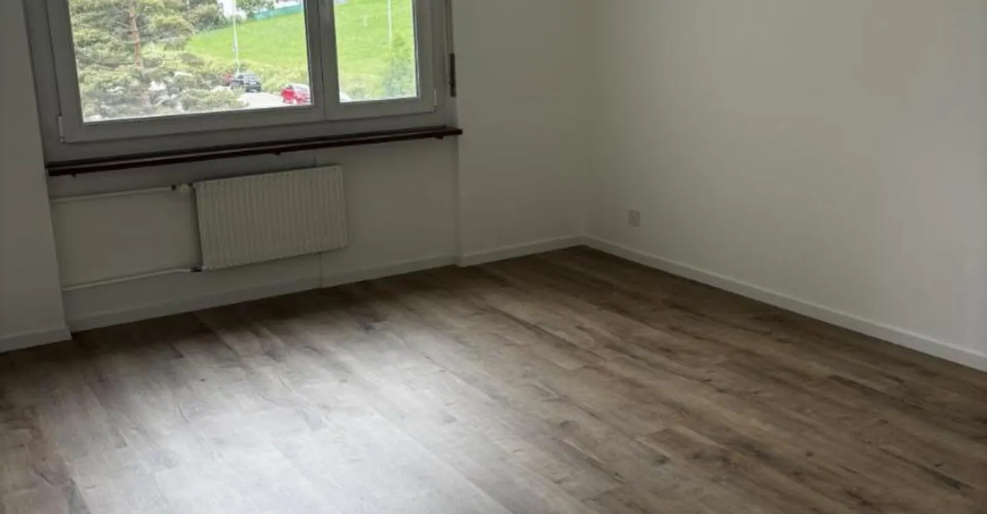 Spacious Apartment with View - Photo 9 of 12