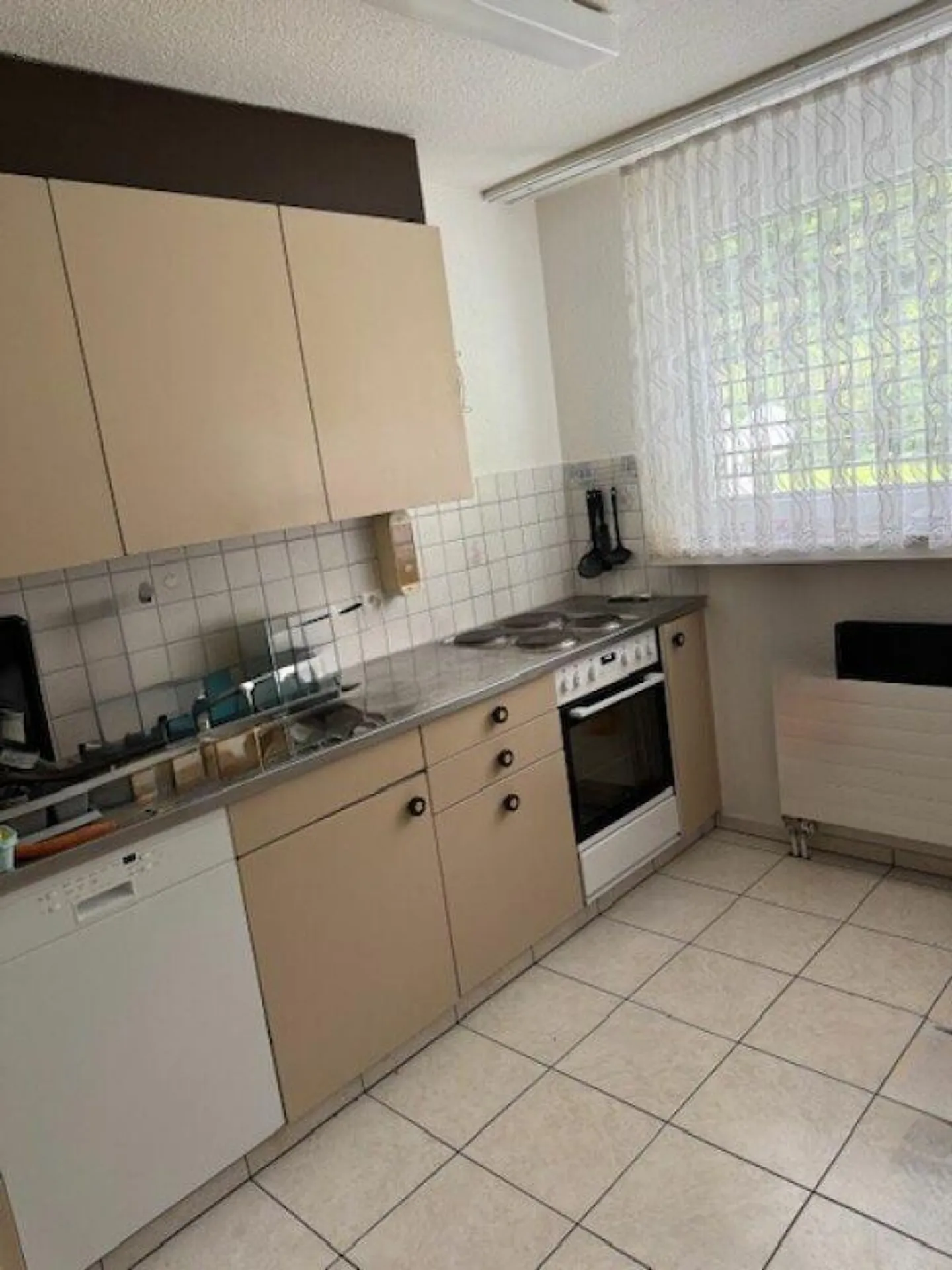 Appartamento di 4 stanze in posizione centrale con patio - Foto 2 di 6