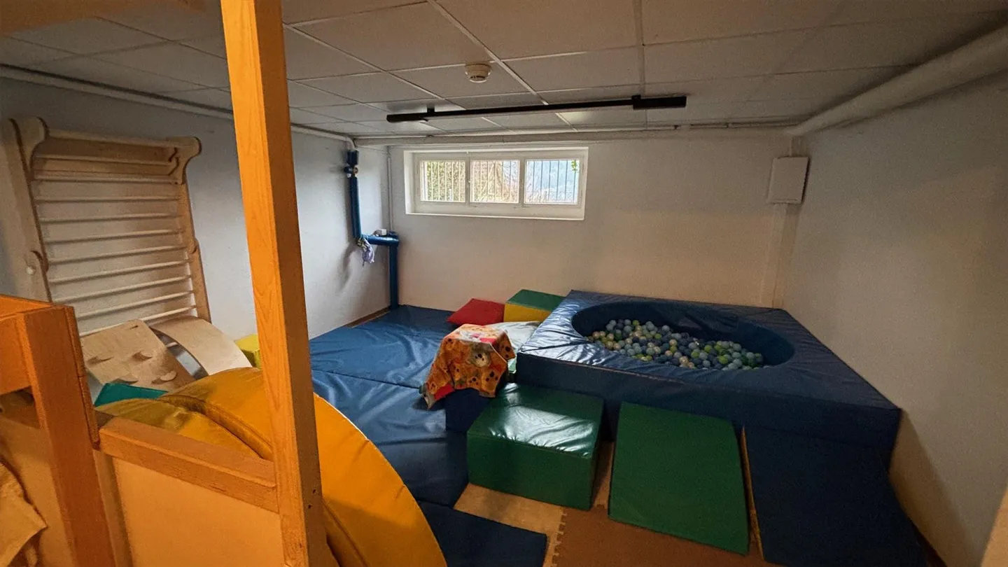 Maison individuelle de 10 pièces avec grand jardin et réserves d'utilisation - Photo 22 sur 29