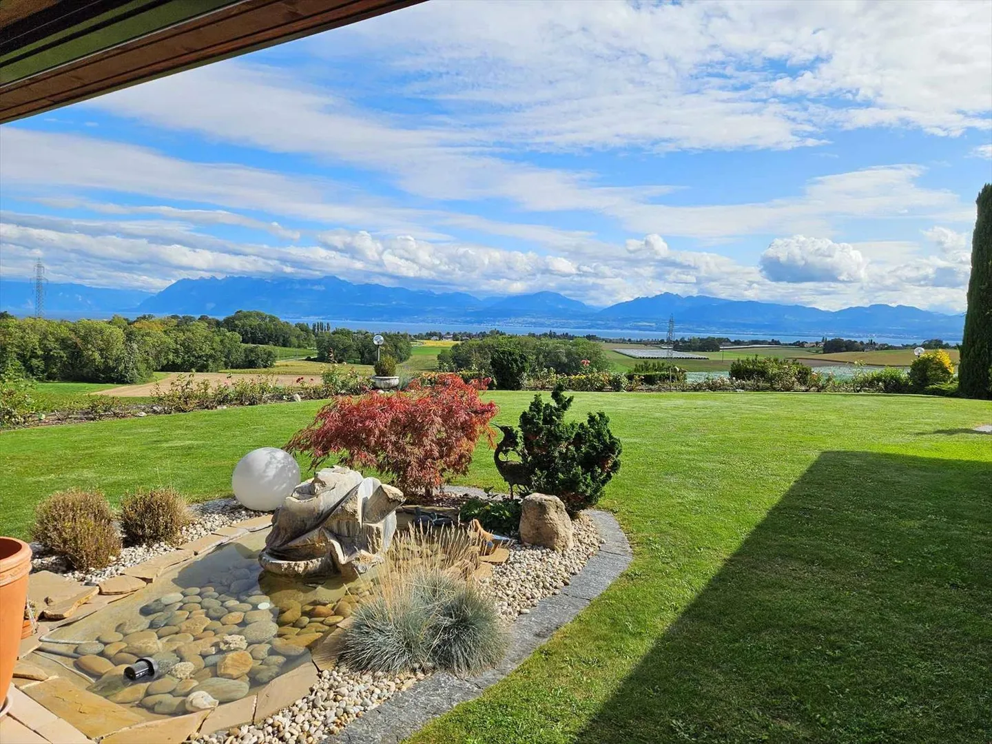 Geräumiges Anwesen mit Panoramablick auf den See - Schöner Garten von 1'900m² - Foto 2 von 10