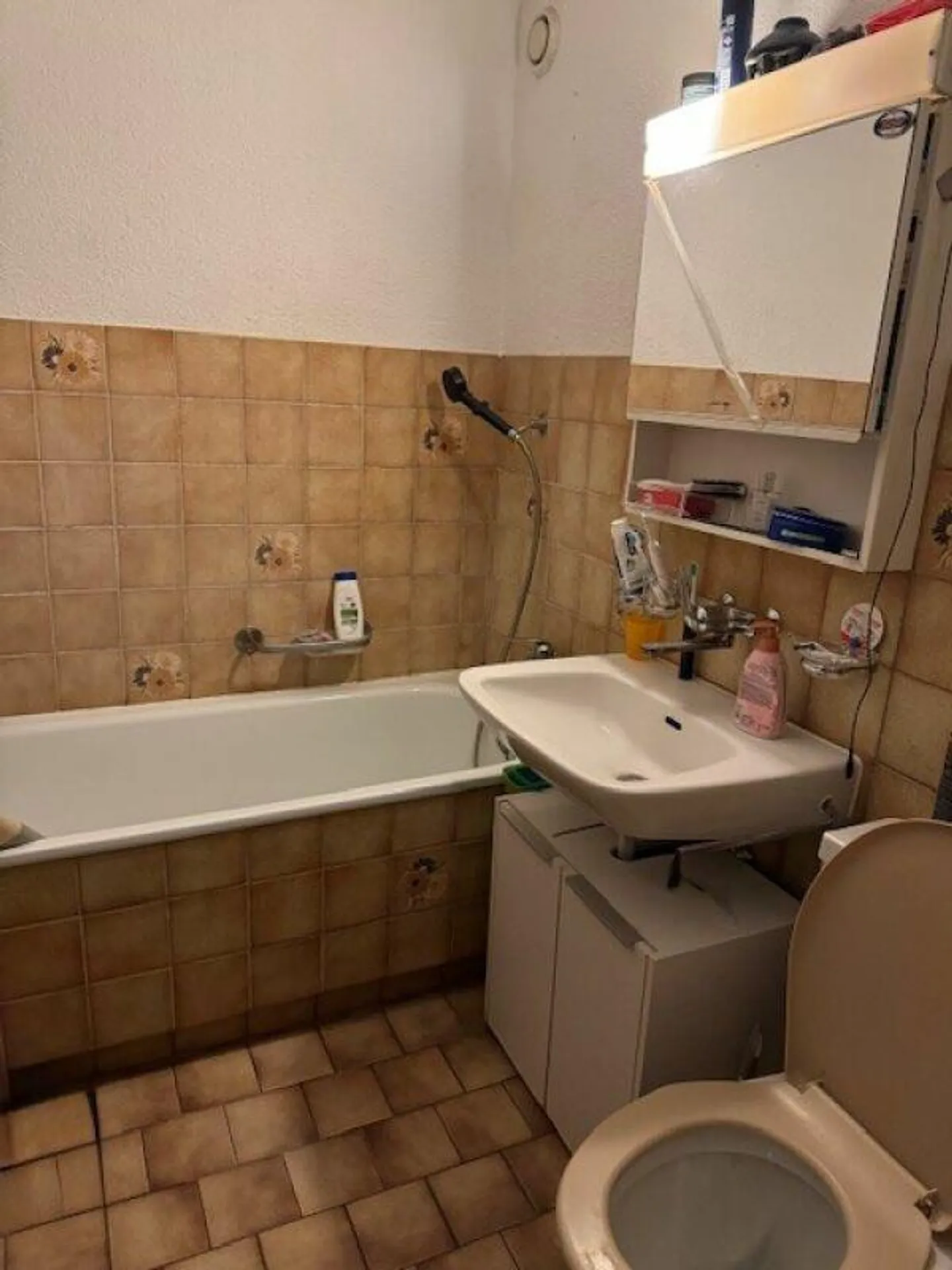 Appartamento di 4 stanze in posizione centrale con patio - Foto 6 di 6