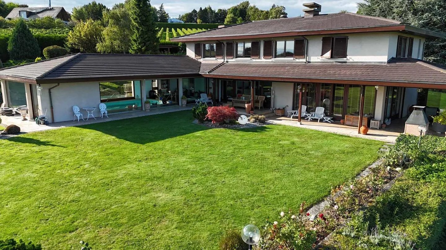 Geräumiges Anwesen mit Panoramablick auf den See - Schöner Garten von 1'900m² - Foto 9 von 10
