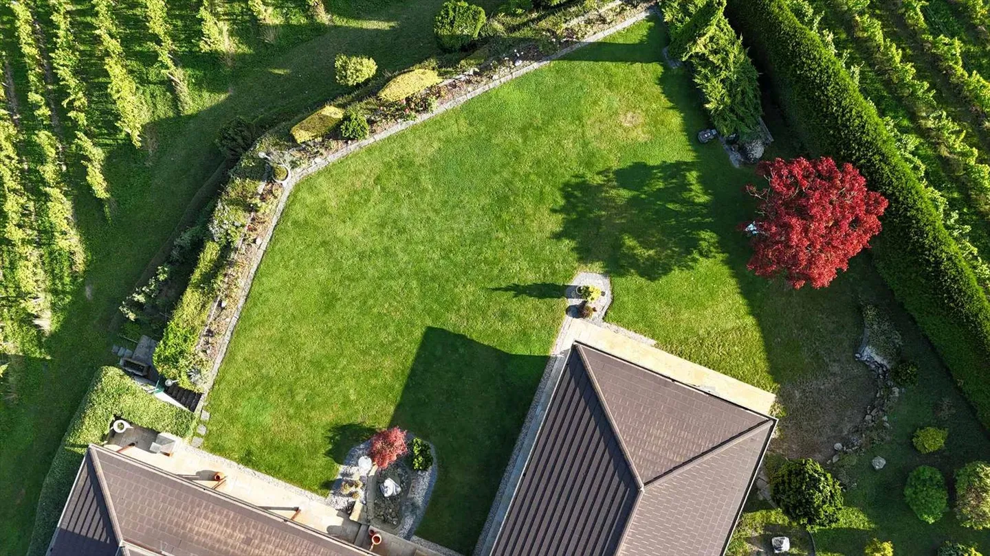Geräumiges Anwesen mit Panoramablick auf den See - Schöner Garten von 1'900m² - Foto 10 von 10