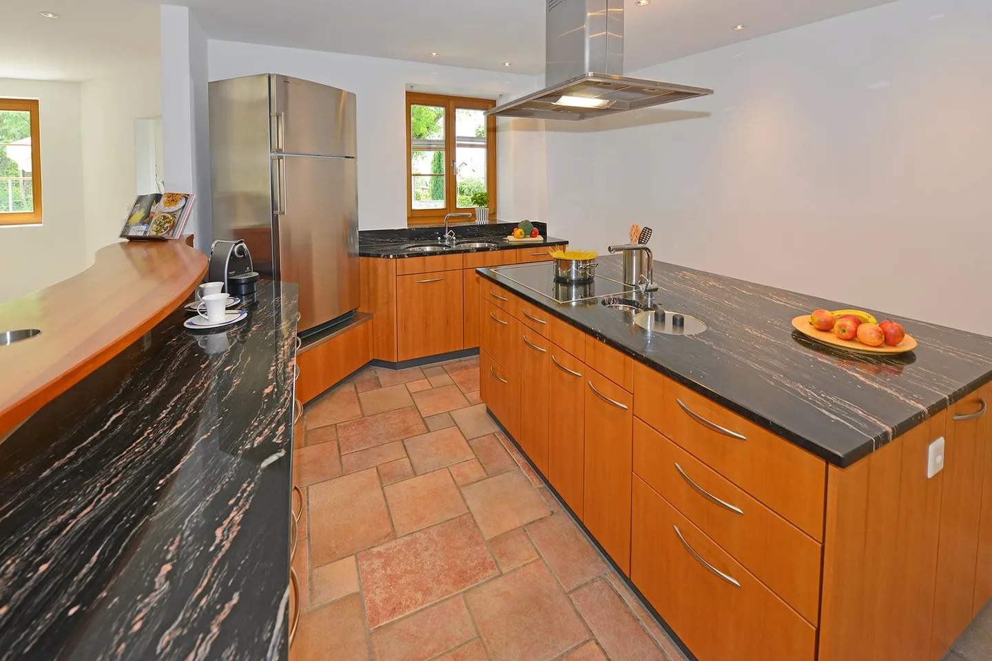 Appartement en duplex de 4,5 pièces avec jardin - Photo 5 sur 13