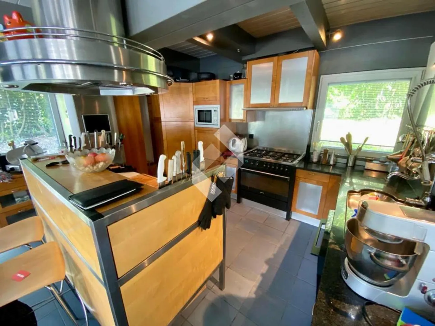 Villa indipendente dell'architetto al confine della foresta - Foto 7 di 13