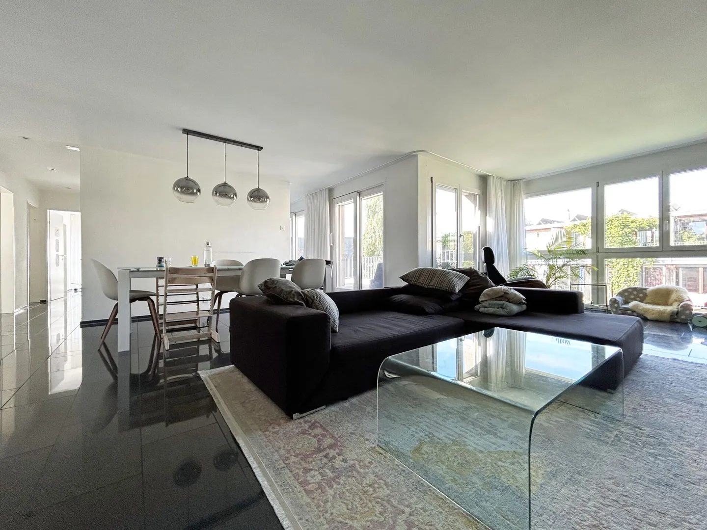 4.5-room penthouse apartment with large terrace in a quiet location - Photo 1 of 9