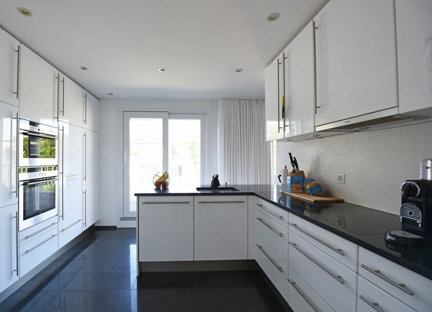 4.5-room penthouse apartment with large terrace in a quiet location - Photo 2 of 9