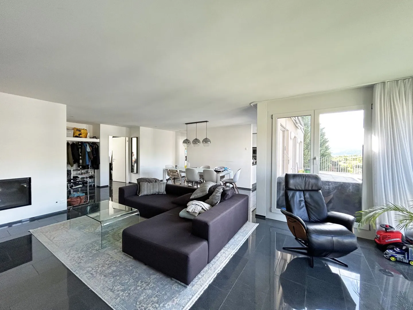 4.5-room penthouse apartment with large terrace in a quiet location - Photo 4 of 9
