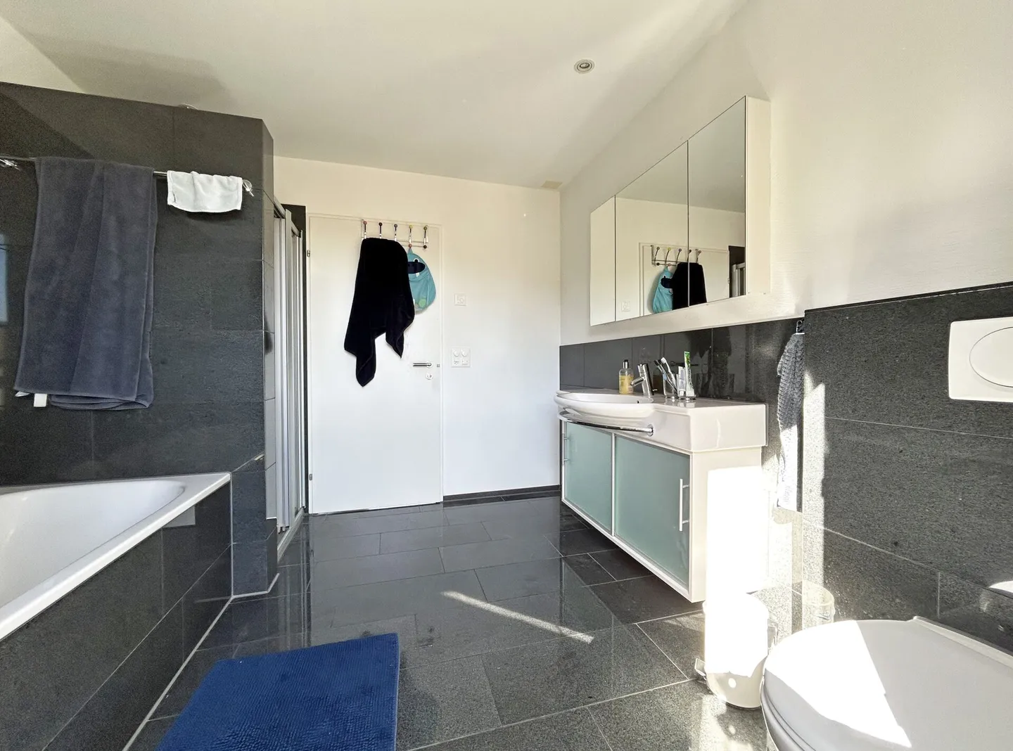 4.5-room penthouse apartment with large terrace in a quiet location - Photo 6 of 9
