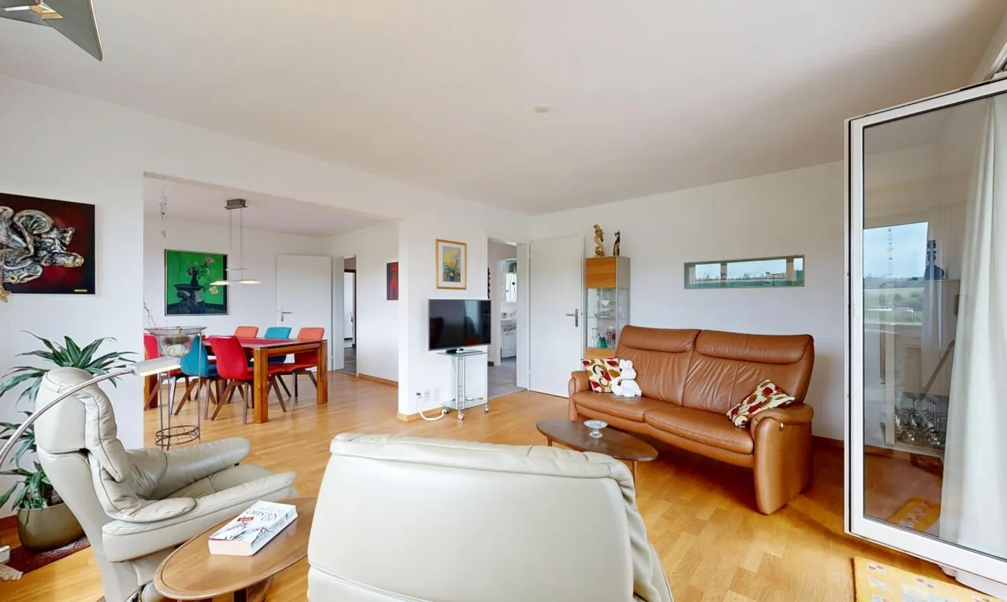 Single-family house with spacious garden and covered seating area - Photo 3 of 11