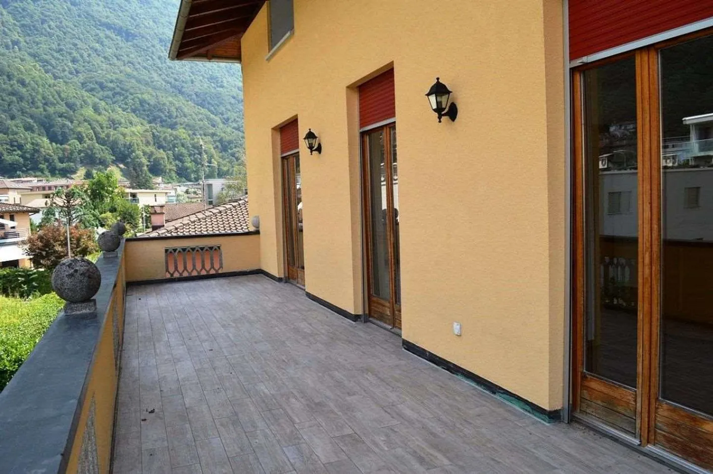 MELANO: AMPIO 4.5 LOC. CON VISTA PANORAMICA - Foto 8 di 10