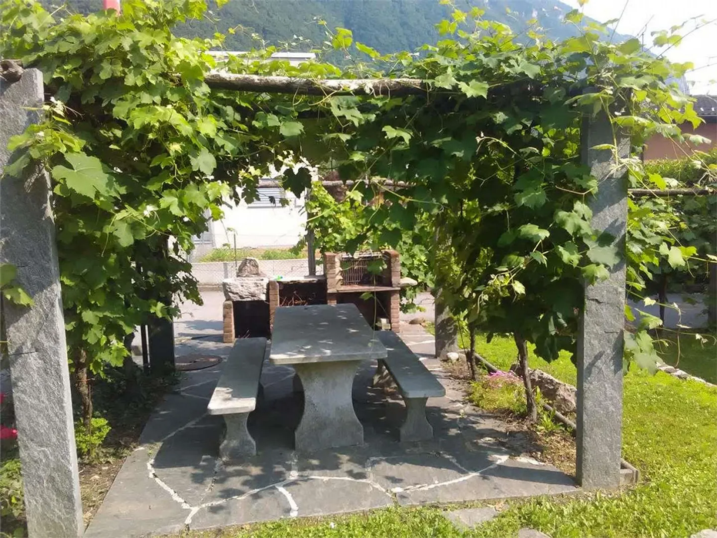 MELANO: AMPIO 4.5 LOC. CON VISTA PANORAMICA - Foto 9 di 10