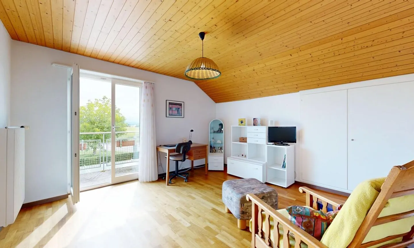 Single-family house with spacious garden and covered seating area - Photo 10 of 11