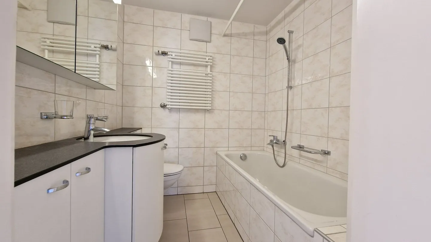 Appartement 3 pièces ensoleillé avec balcon à Rüttenen - Photo 2 sur 6