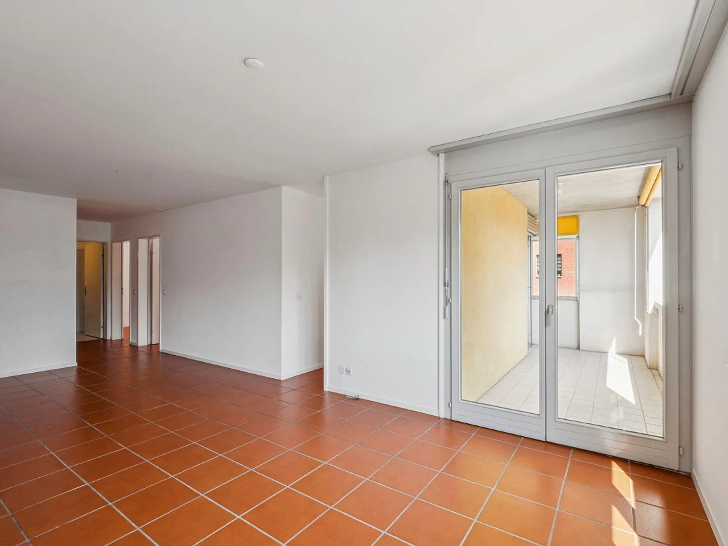 Large bright spaces - Photo 3 of 9