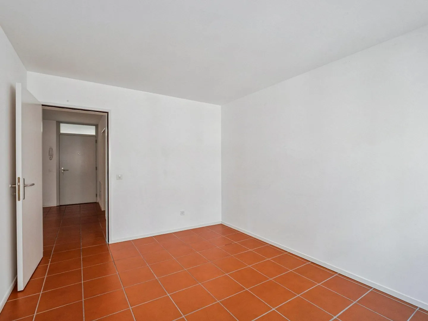 Large bright spaces - Photo 6 of 9