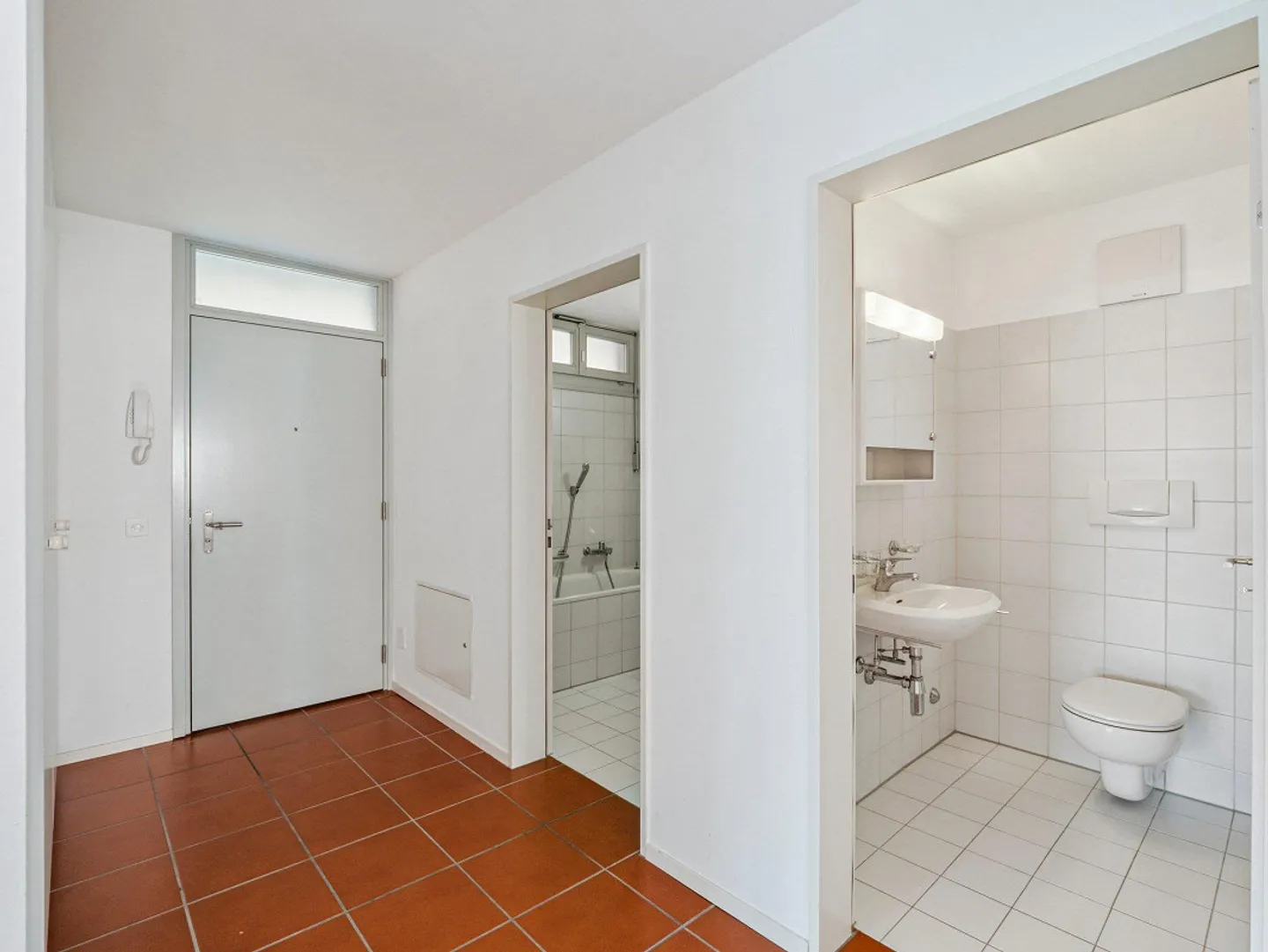 Large bright spaces - Photo 7 of 9