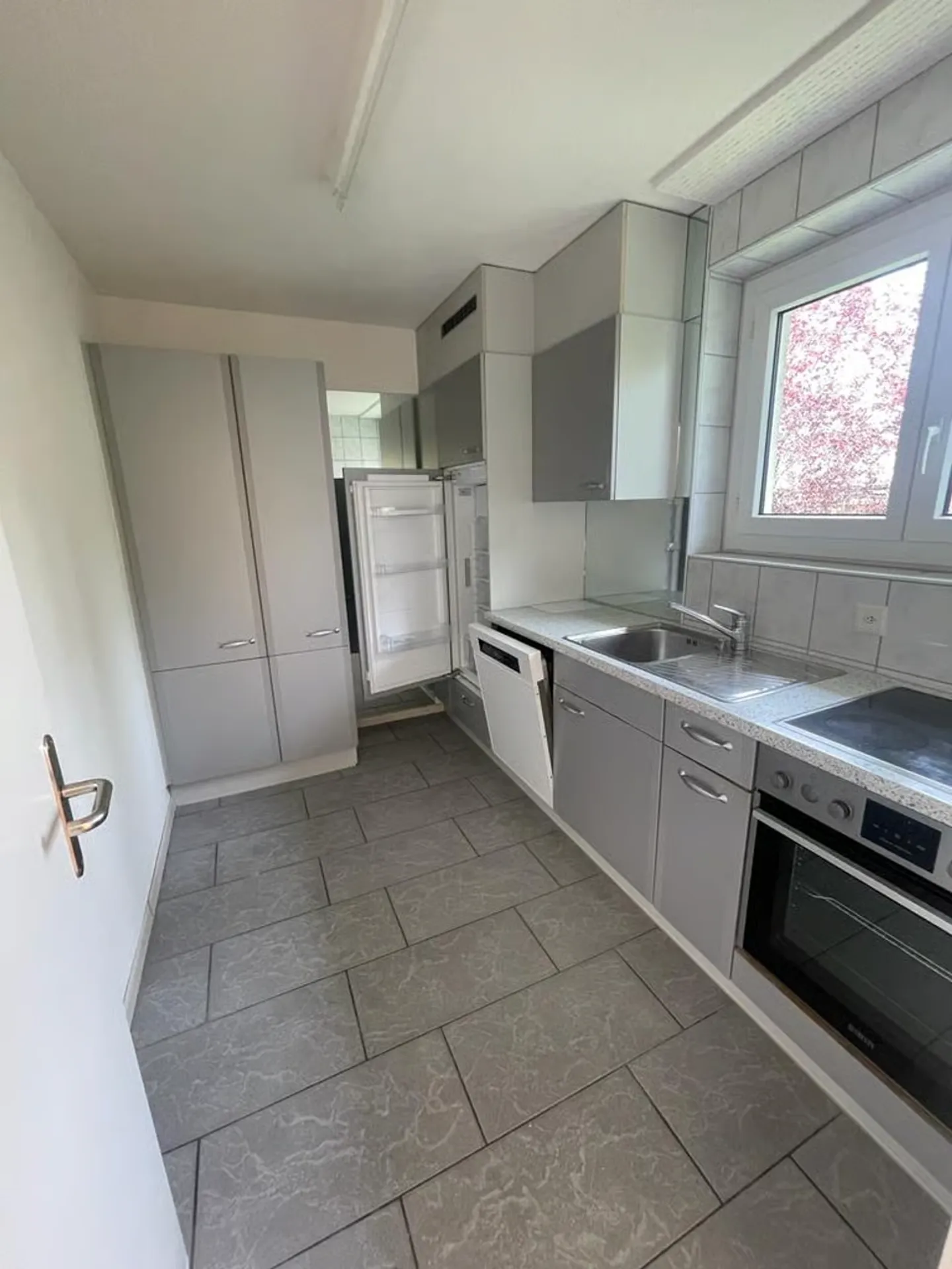 Spacious 5.5-room apartment in Ipsach - Photo 3 of 12