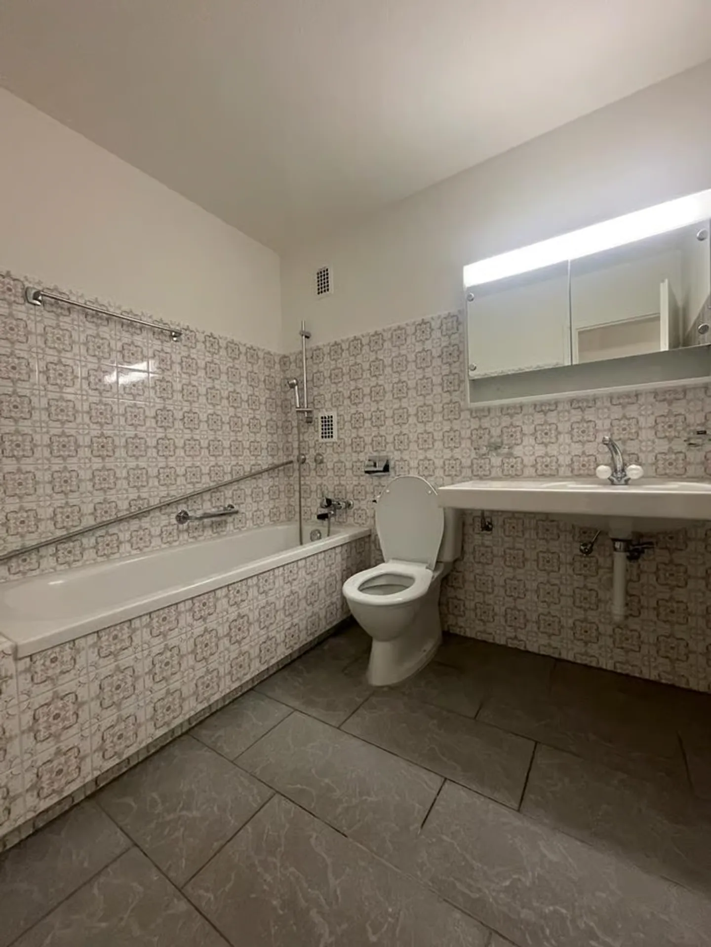Spacious 5.5-room apartment in Ipsach - Photo 4 of 12