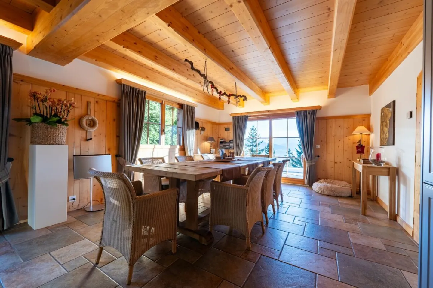 Magnificent 6.5-room chalet in Crans-Montana - Photo 3 of 15