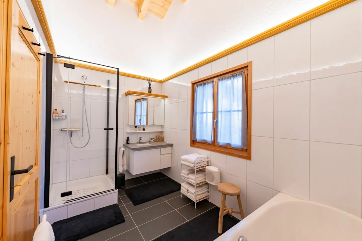 Magnificent 6.5-room chalet in Crans-Montana - Photo 12 of 15