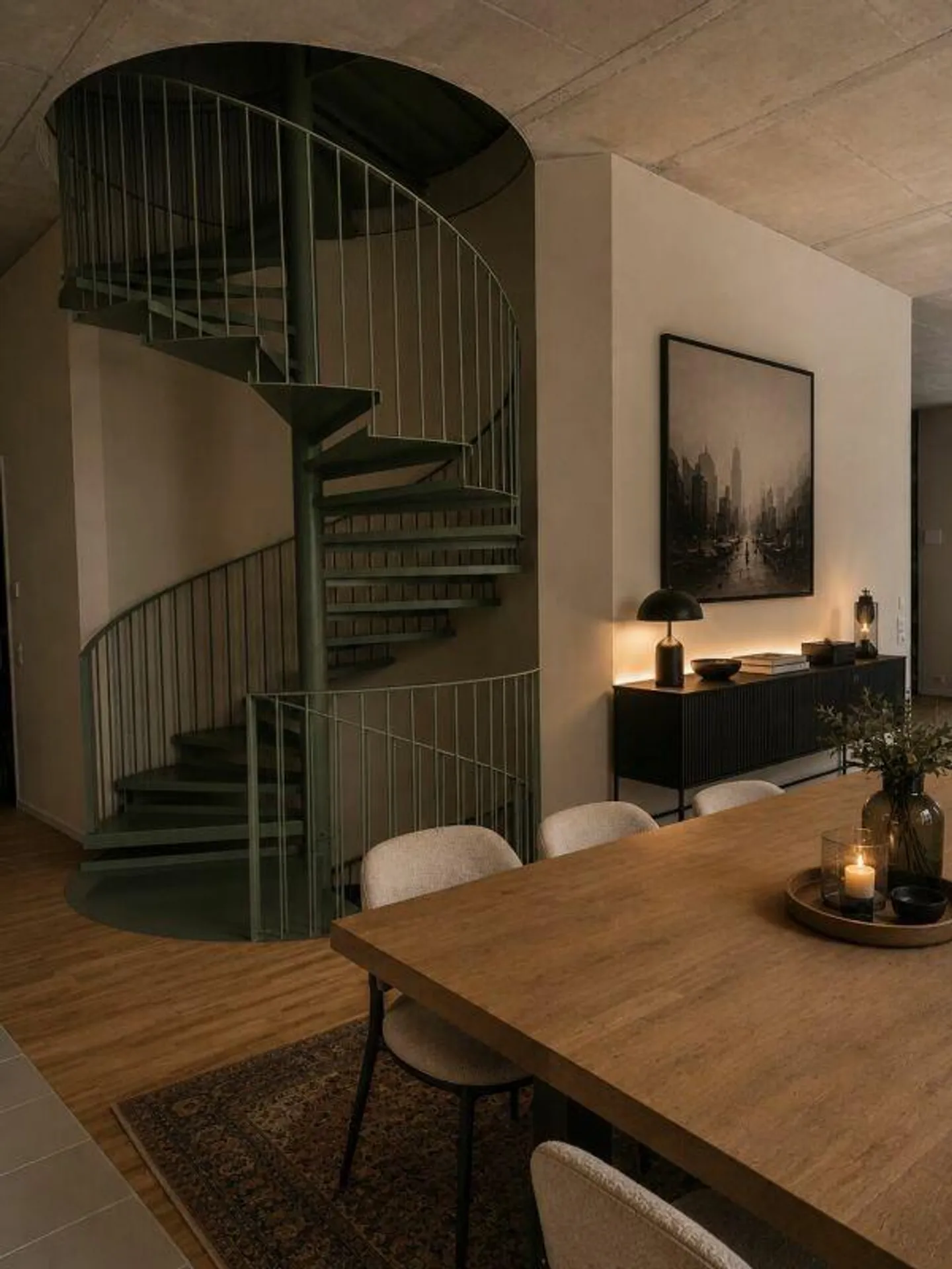 Appartement loft unique avec fenêtre cintrée et terrasse sur le toit - Photo 6 sur 8