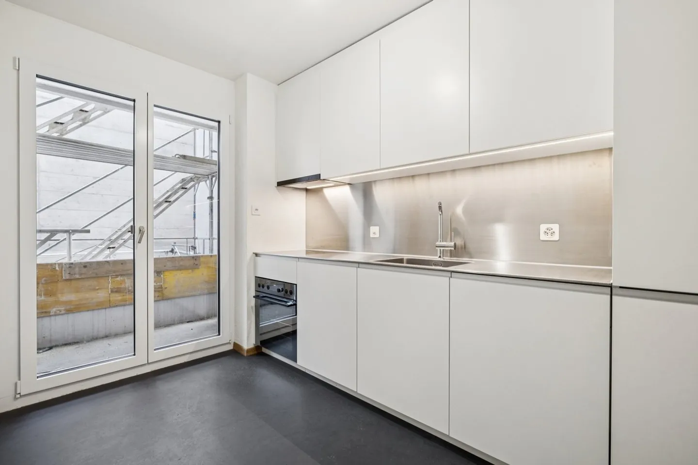 LOUER SANS CAUTION - Appartement moderne rénové avec une atmosphère lumineuse - Photo 2 sur 7