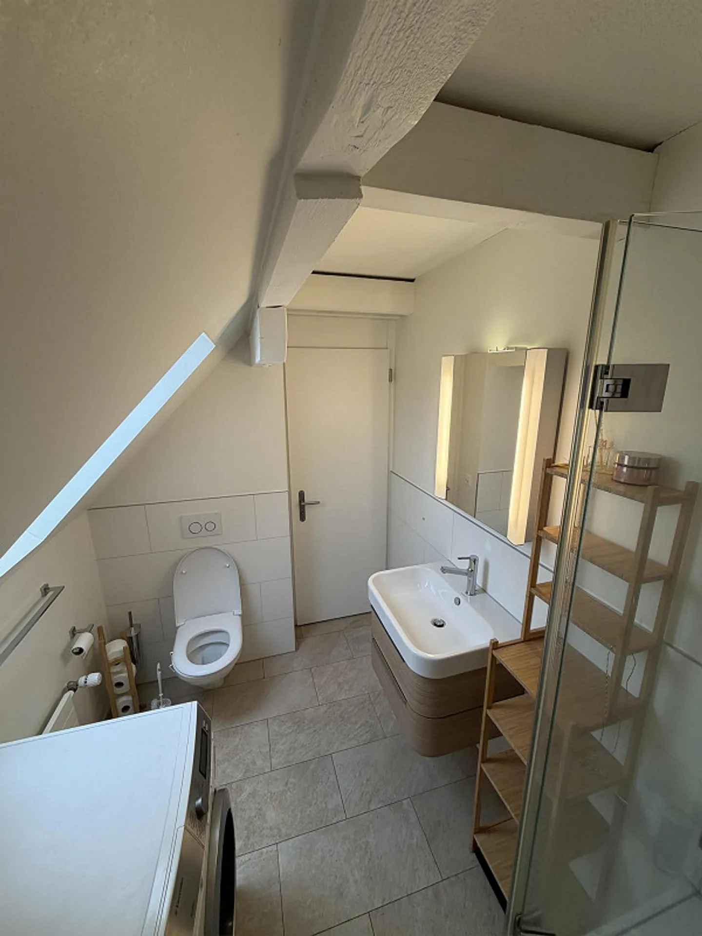 Exclusive 2.5-room penthouse apartment with unique lake view - Photo 8 of 13