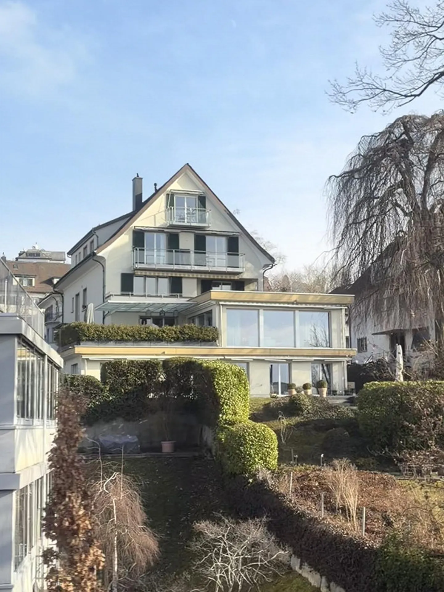 Exclusive 2.5-room penthouse apartment with unique lake view - Photo 10 of 13