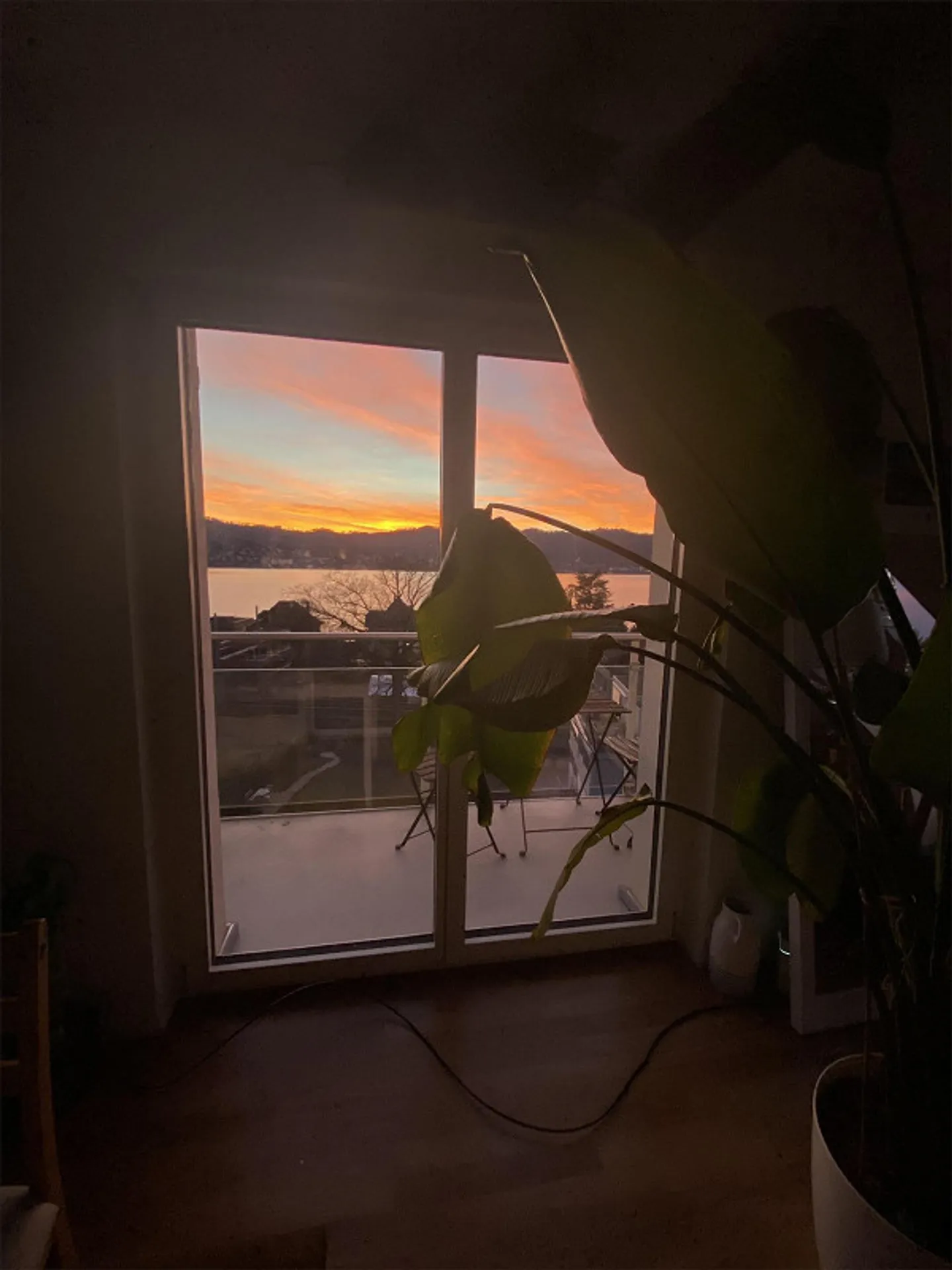 Exclusive 2.5-room penthouse apartment with unique lake view - Photo 11 of 13