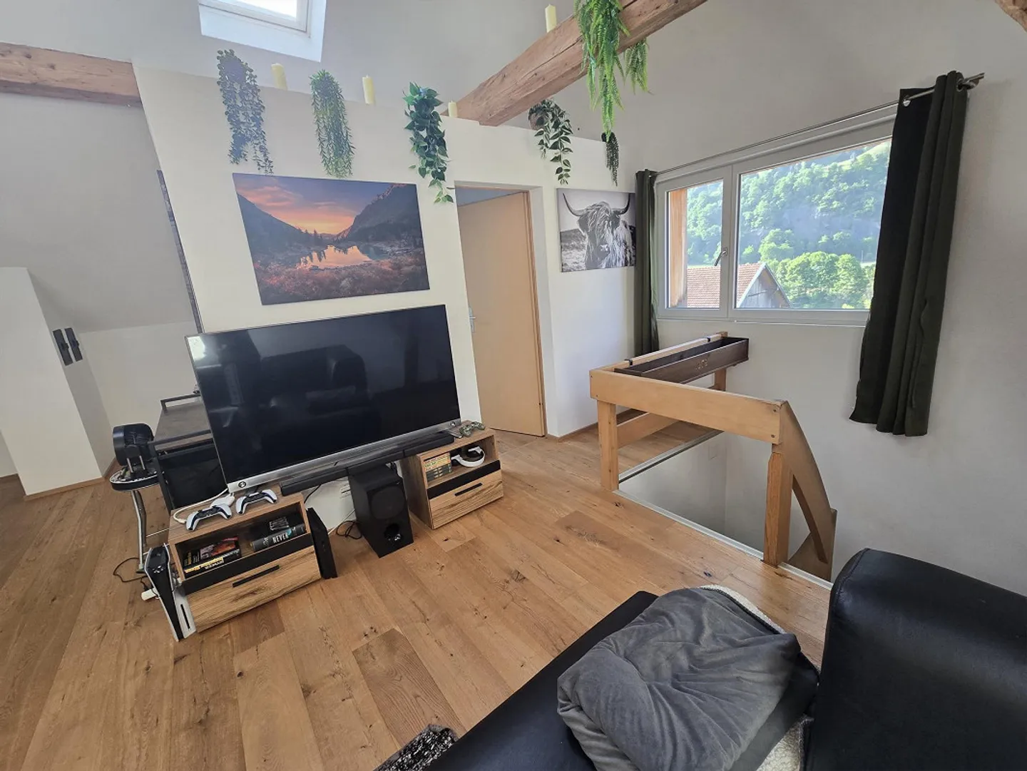 Roommate wanted for new shared apartment in beautiful 2-story flat. - Photo 11 of 12
