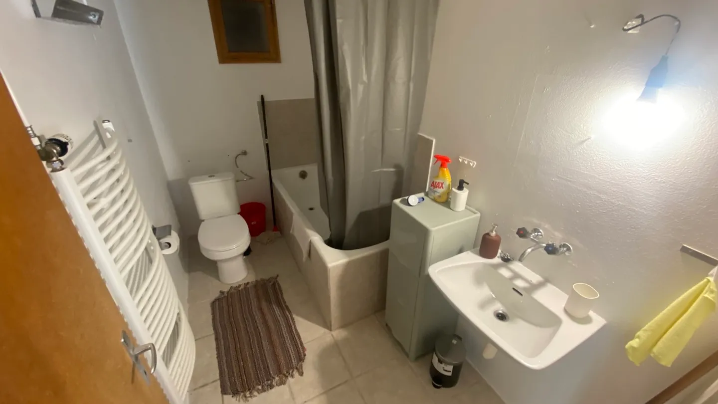 Mietgebäude mit 3 Wohnungen und einer geräumigen Scheune. - Foto 3 von 29