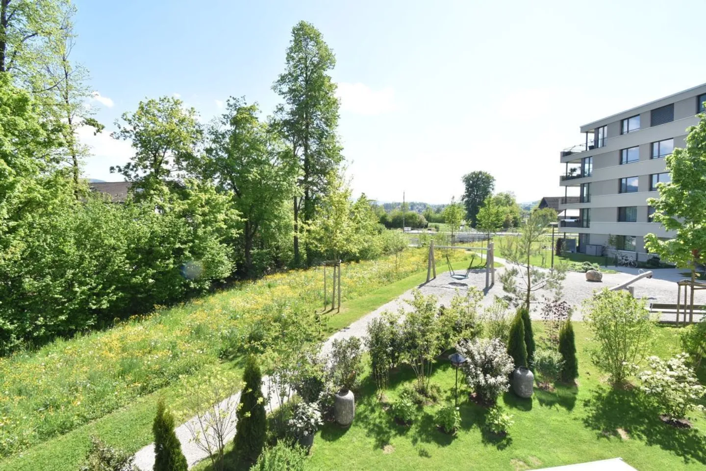 Jewelry piece with a view of the greenery and the Alpstein massif - Photo 3 of 13