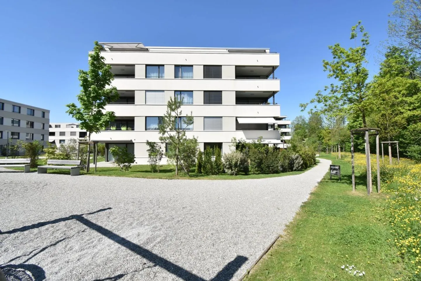 Jewelry piece with a view of the greenery and the Alpstein massif - Photo 12 of 13