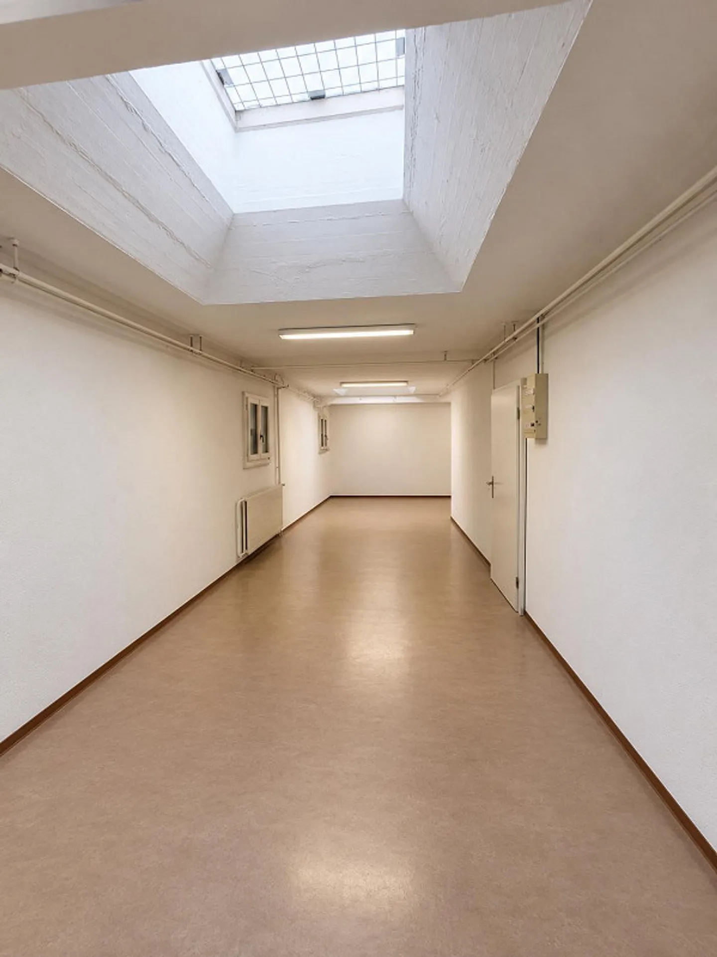 Espace de studio/commercial lumineux et polyvalent à louer - Photo 4 sur 4