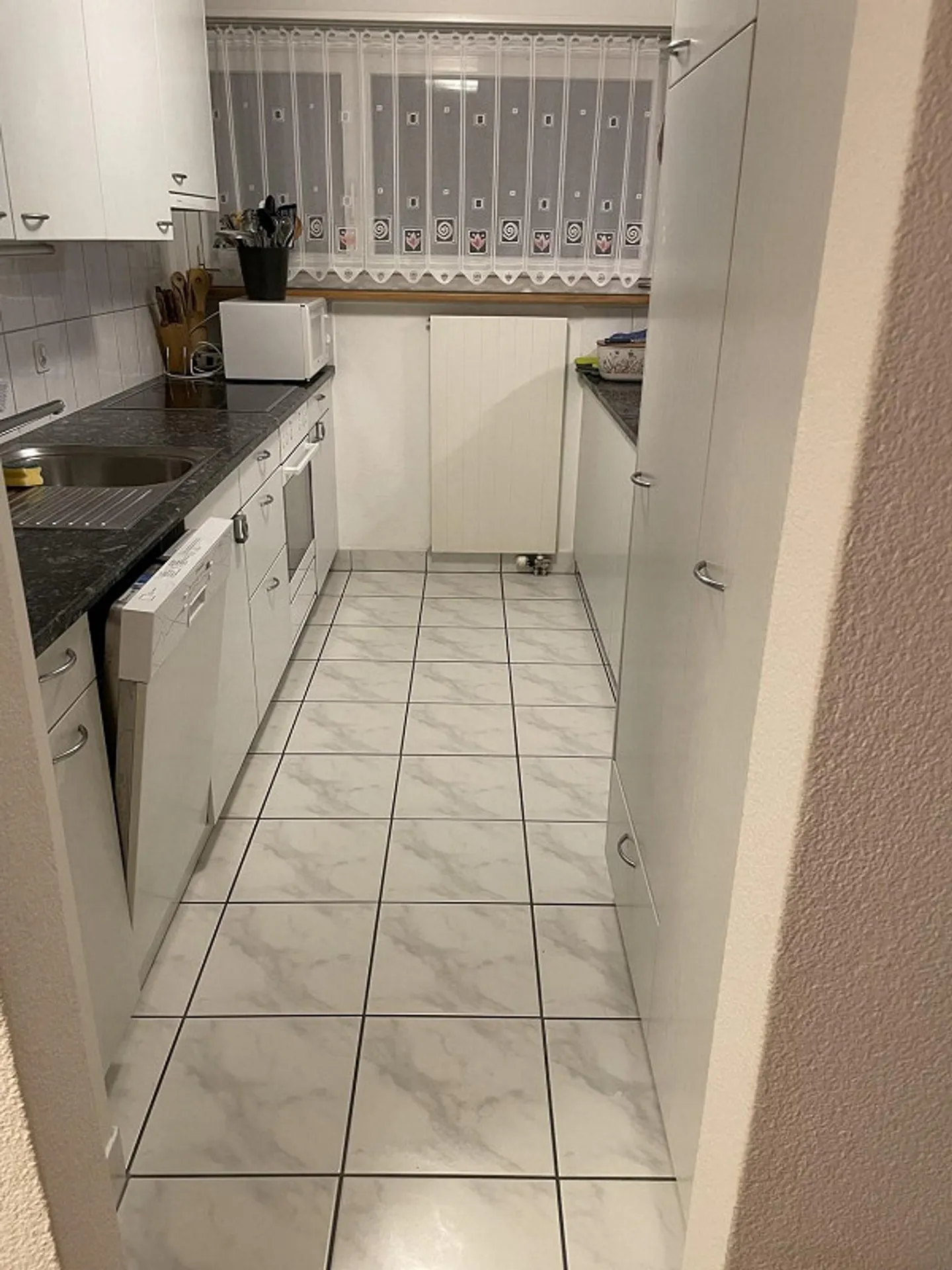 Grande appartement de 4.5 pièces avec une vue magnifique à Rüfenacht à louer! - Photo 9 sur 10