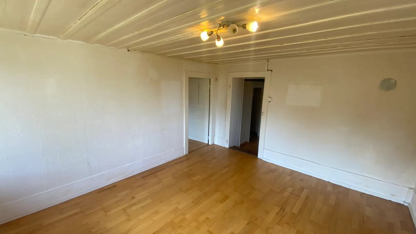 Mietgebäude mit 3 Wohnungen und einer geräumigen Scheune. - Foto 10 von 29
