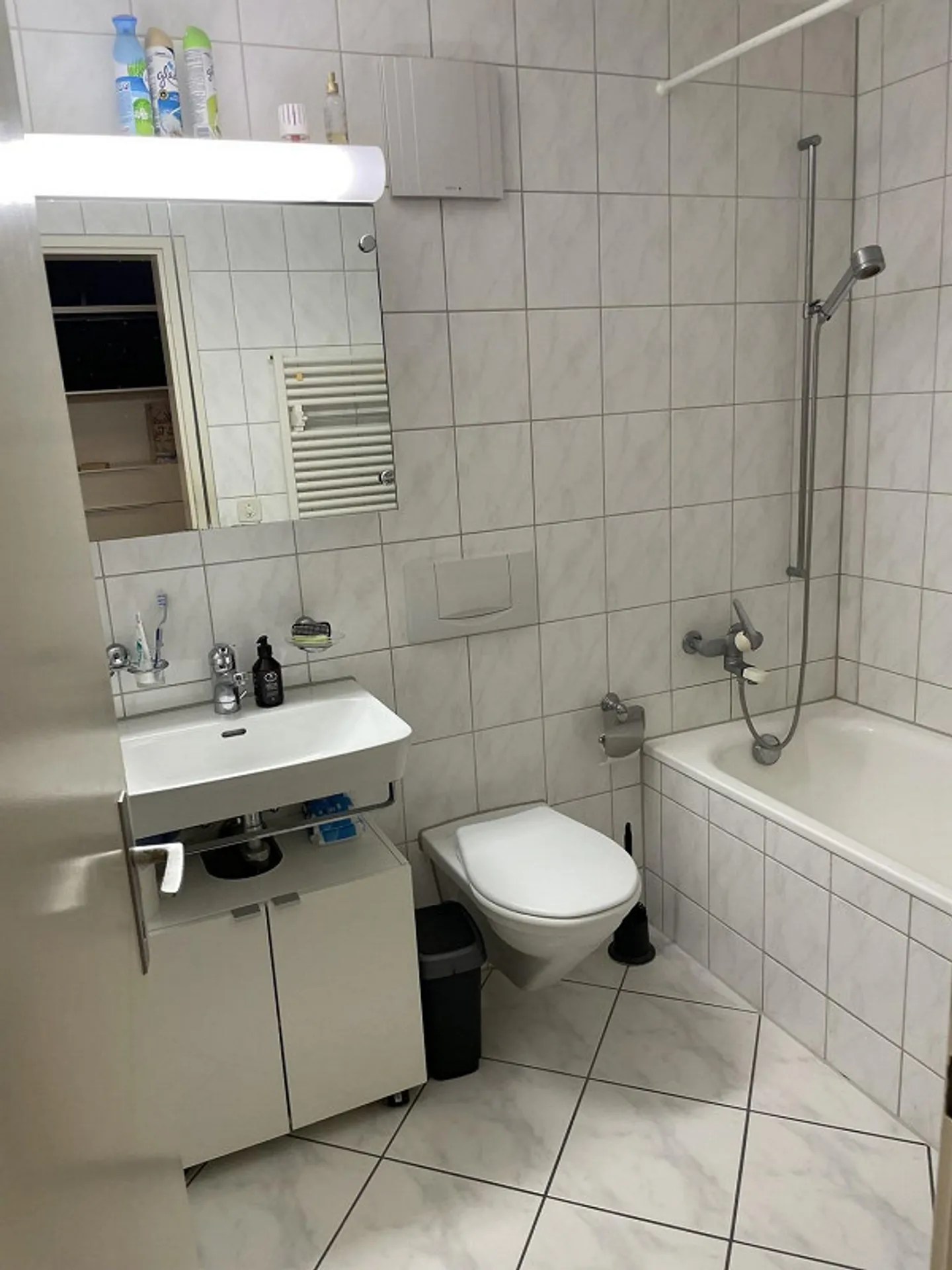 Grande appartement de 4.5 pièces avec une vue magnifique à Rüfenacht à louer! - Photo 10 sur 10