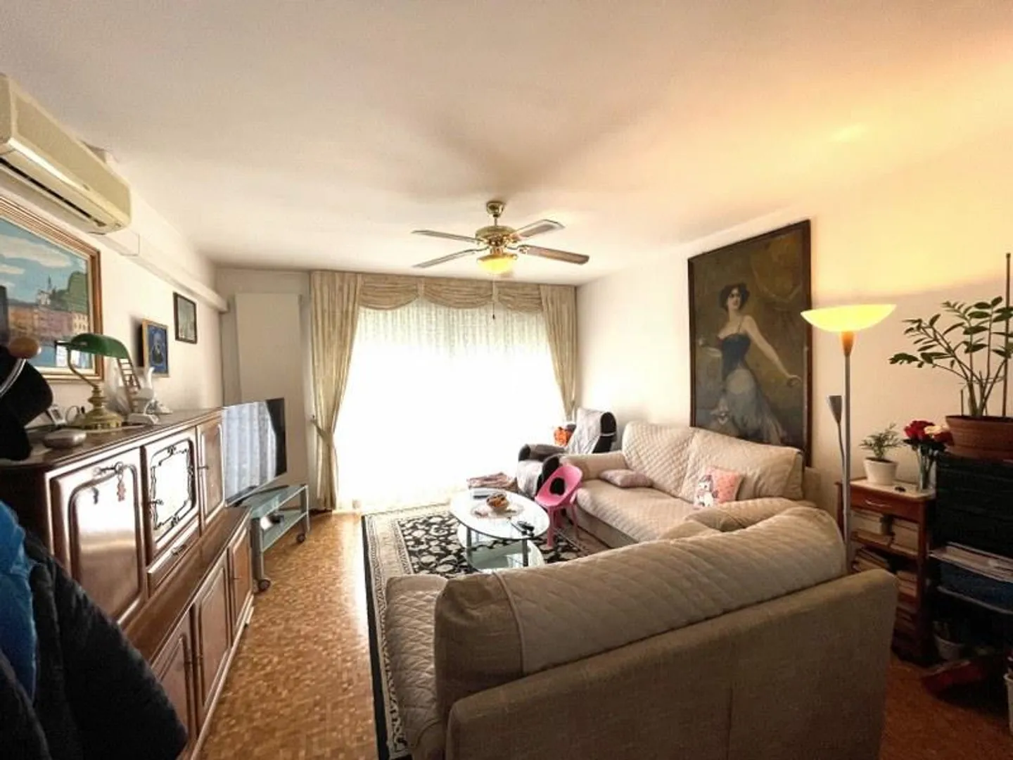DUPLEX LUMINEUX DE 4,5 PIÈCES AVEC BALCONS ET VUE DÉGAGÉE SUR LES COLLINES ENVIRONNANTES. - Photo 4 sur 13