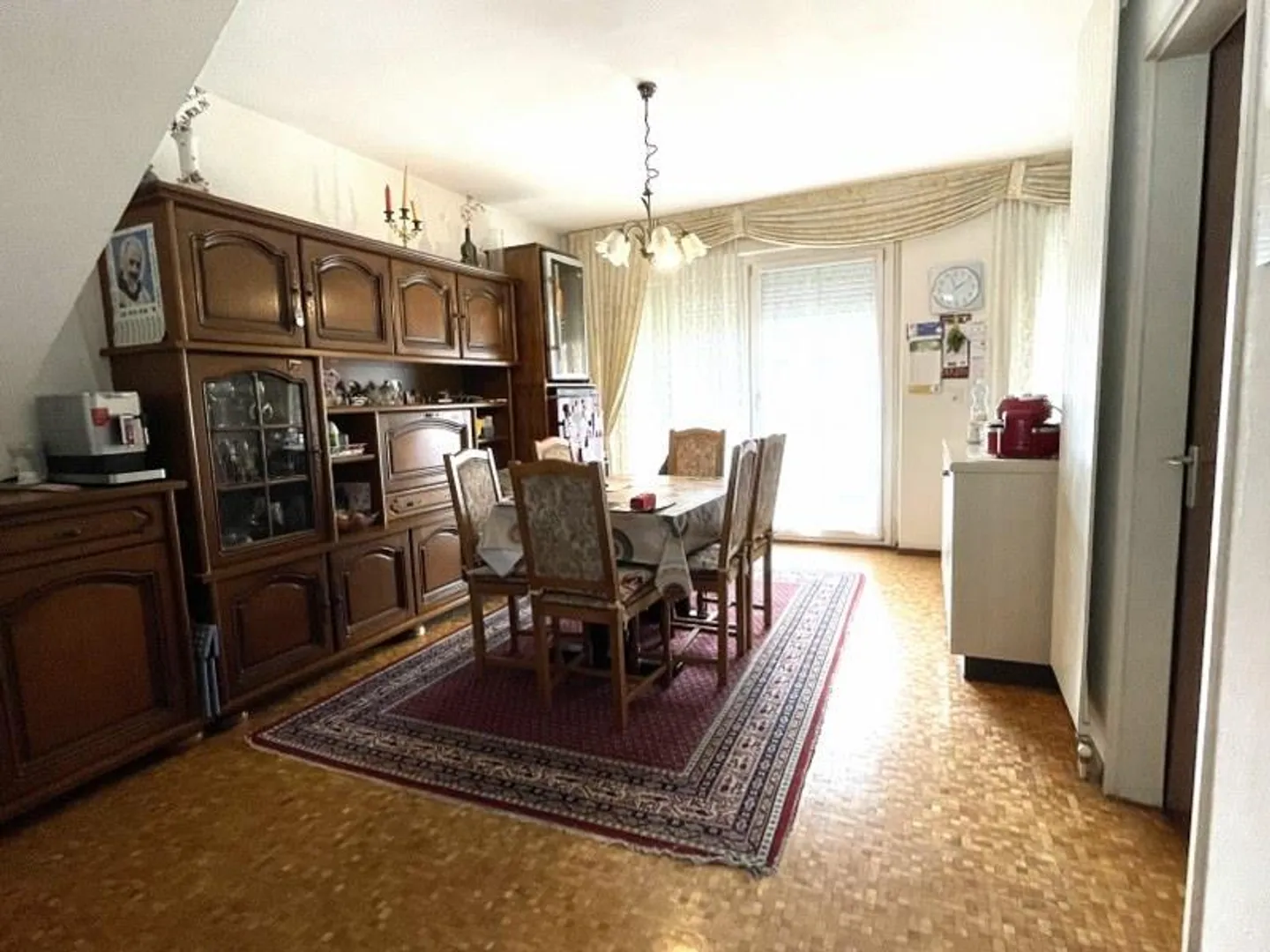 DUPLEX LUMINEUX DE 4,5 PIÈCES AVEC BALCONS ET VUE DÉGAGÉE SUR LES COLLINES ENVIRONNANTES. - Photo 5 sur 13