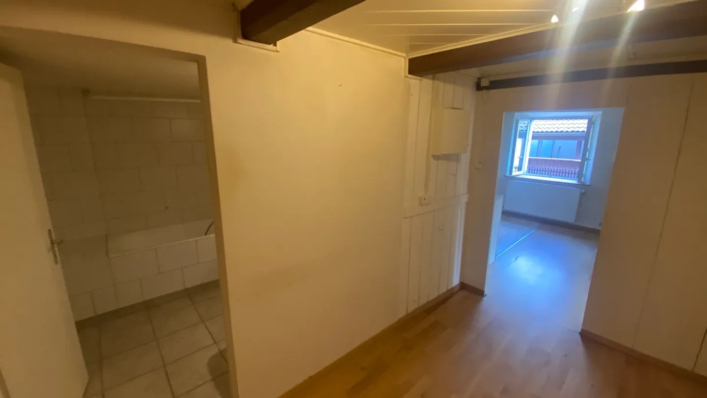 Mietgebäude mit 3 Wohnungen und einer geräumigen Scheune. - Foto 13 von 29