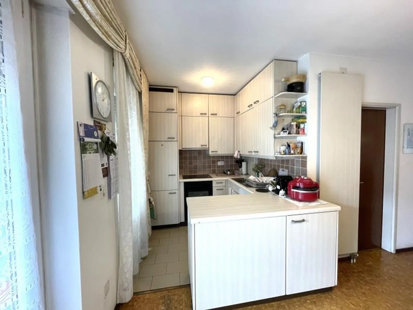 DUPLEX LUMINEUX DE 4,5 PIÈCES AVEC BALCONS ET VUE DÉGAGÉE SUR LES COLLINES ENVIRONNANTES. - Photo 7 sur 13